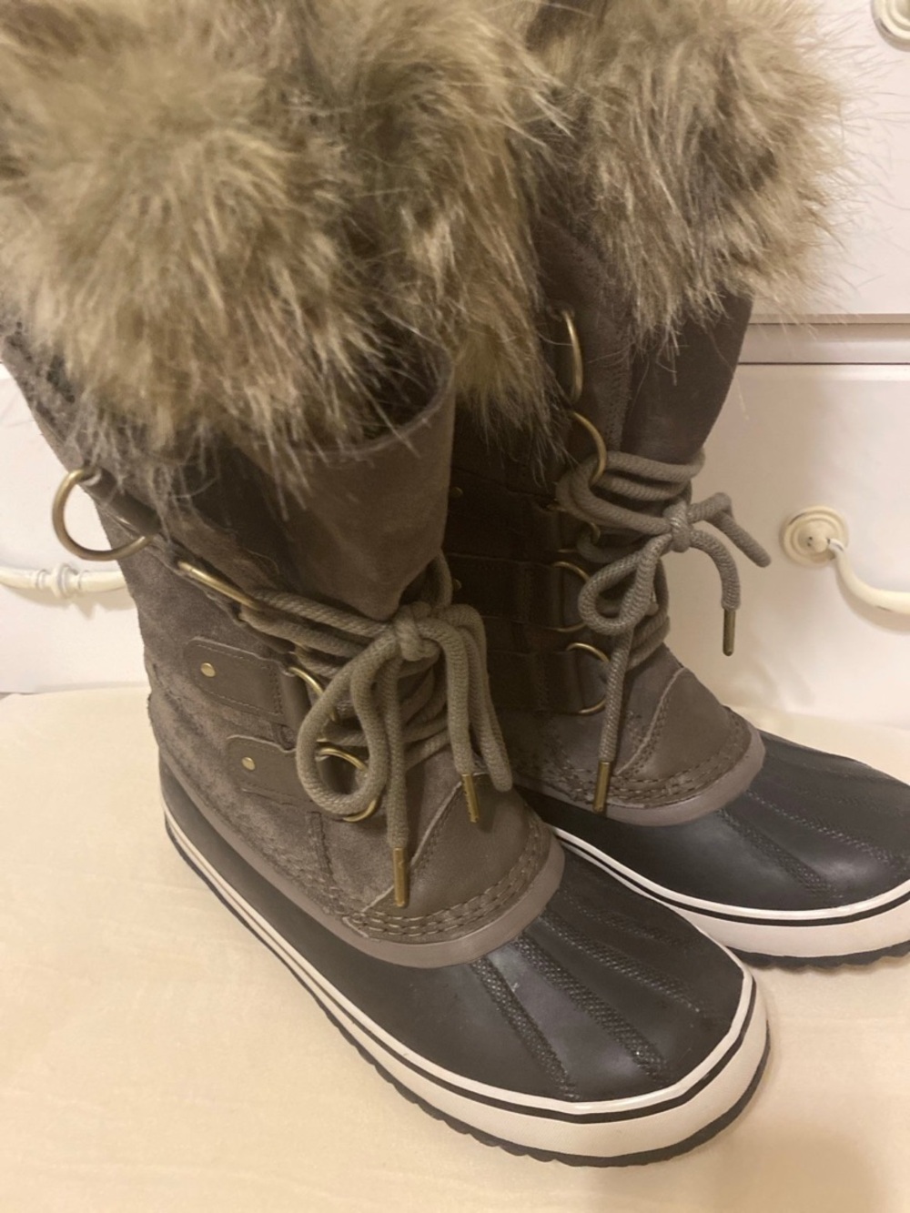 JOAN OF ARCTIC Women's Waterproof Boot Size 9 (LIKE NEW). RARE COLOR!!!